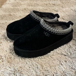 Ugg taz slip on shoes. Euc. Size 9